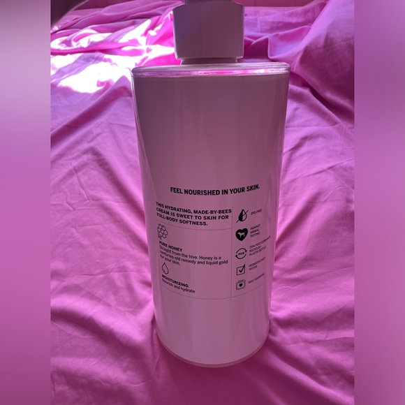 VS PINK acrylic full-size display bottle - Picture 5 of 6